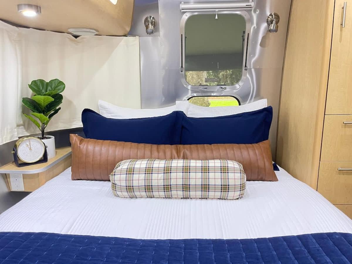 Campsite Limited Edition Airstream Midway Downtown &